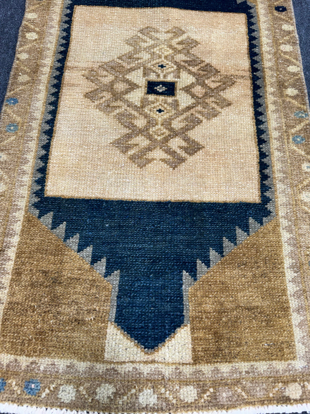 Turkish Yastik Rug 1'7" x 2'9" #23842