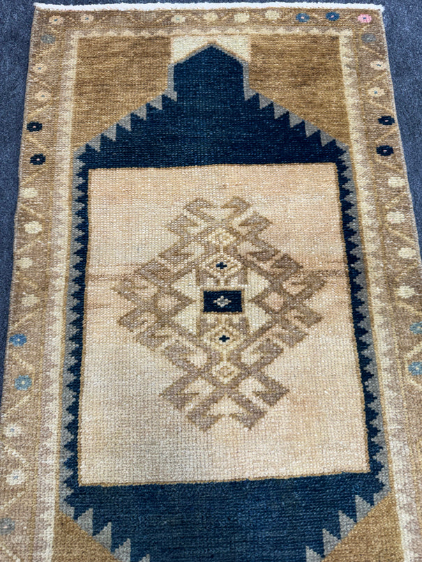Turkish Yastik Rug 1'7" x 2'9" #23842