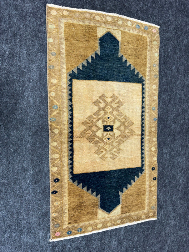 Turkish Yastik Rug 1'7" x 2'9" #23842