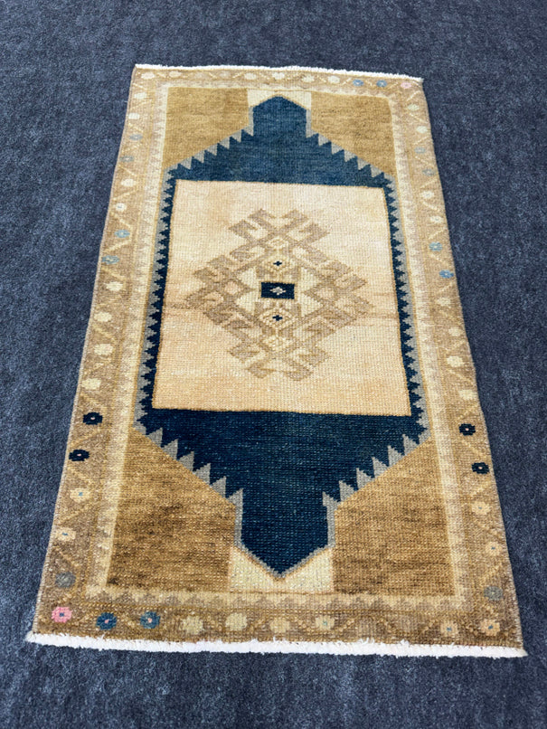 Turkish Yastik Rug 1'7" x 2'9" #23842