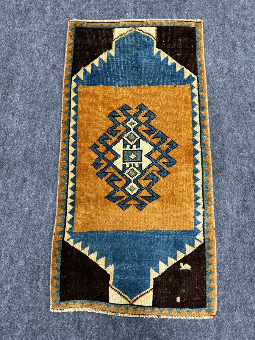 Turkish Yastik Rug 1'7" x 3'2" #23843