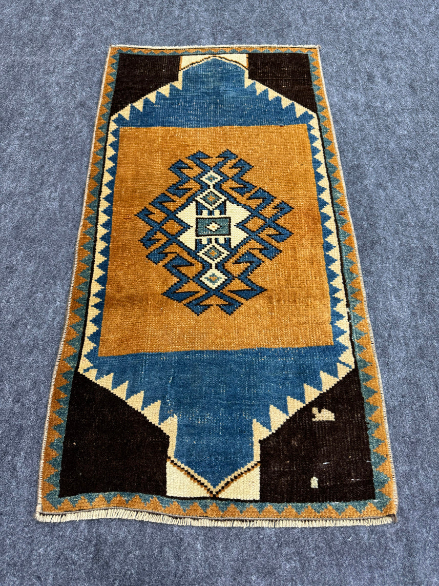 Turkish Yastik Rug 1'7" x 3'2" #23843