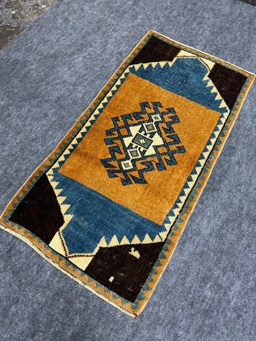 Turkish Yastik Rug 1'7" x 3'2" #23843