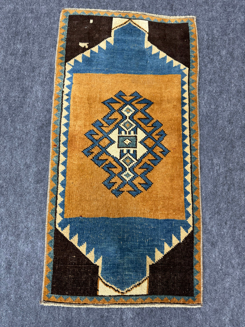 Turkish Yastik Rug 1'7" x 3'2" #23843