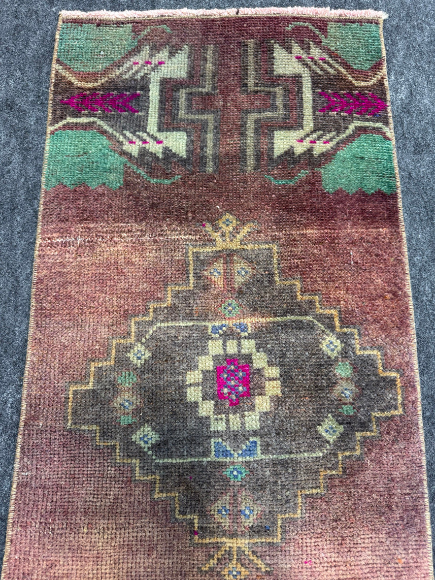 Turkish Yastik Rug 1'5" x 3'4" #23844