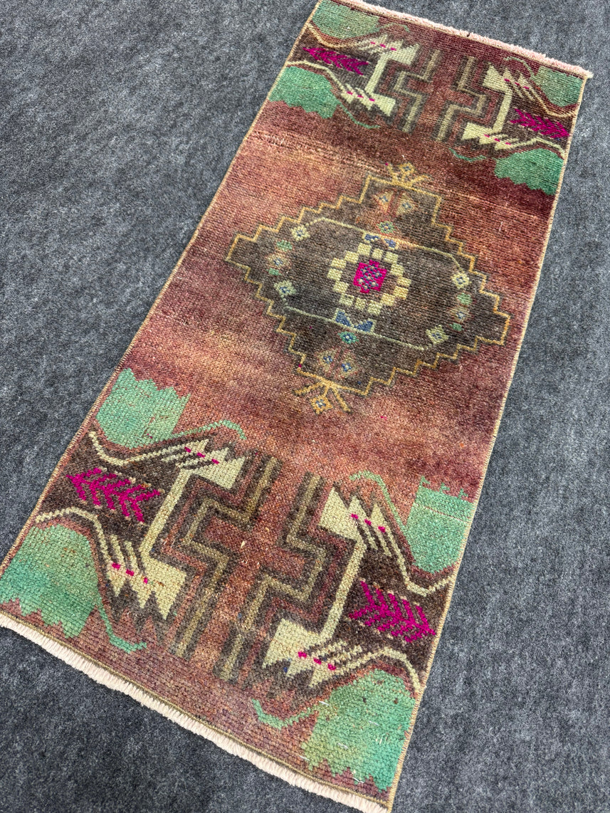 Turkish Yastik Rug 1'5" x 3'4" #23844