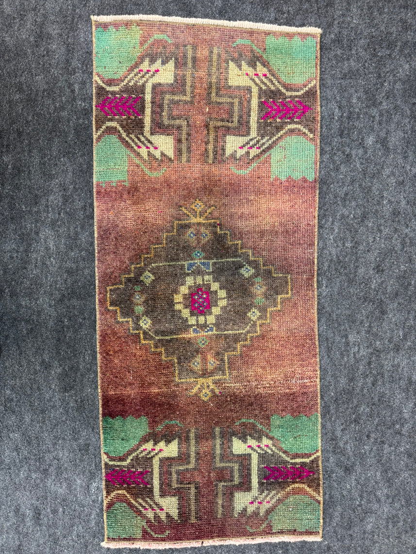 Turkish Yastik Rug 1'5" x 3'4" #23844