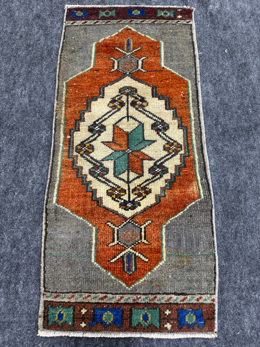 Turkish Yastik Rug 1'3" x 2'8" #23845