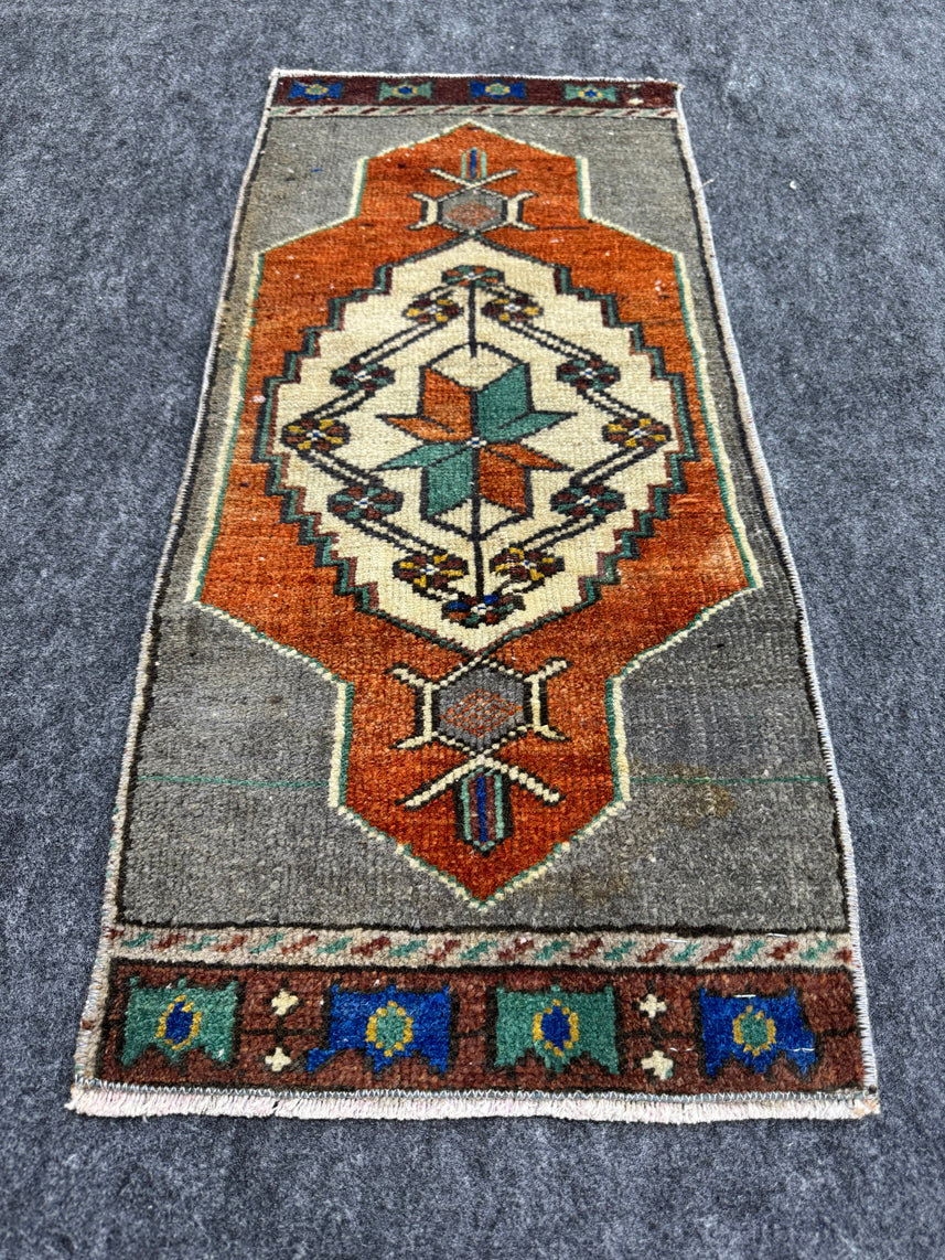 Turkish Yastik Rug 1'3" x 2'8" #23845