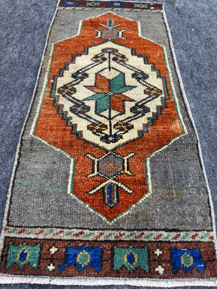 Turkish Yastik Rug 1'3" x 2'8" #23845