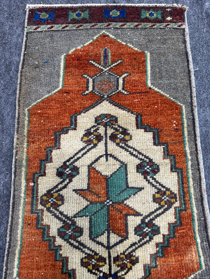 Turkish Yastik Rug 1'3" x 2'8" #23845