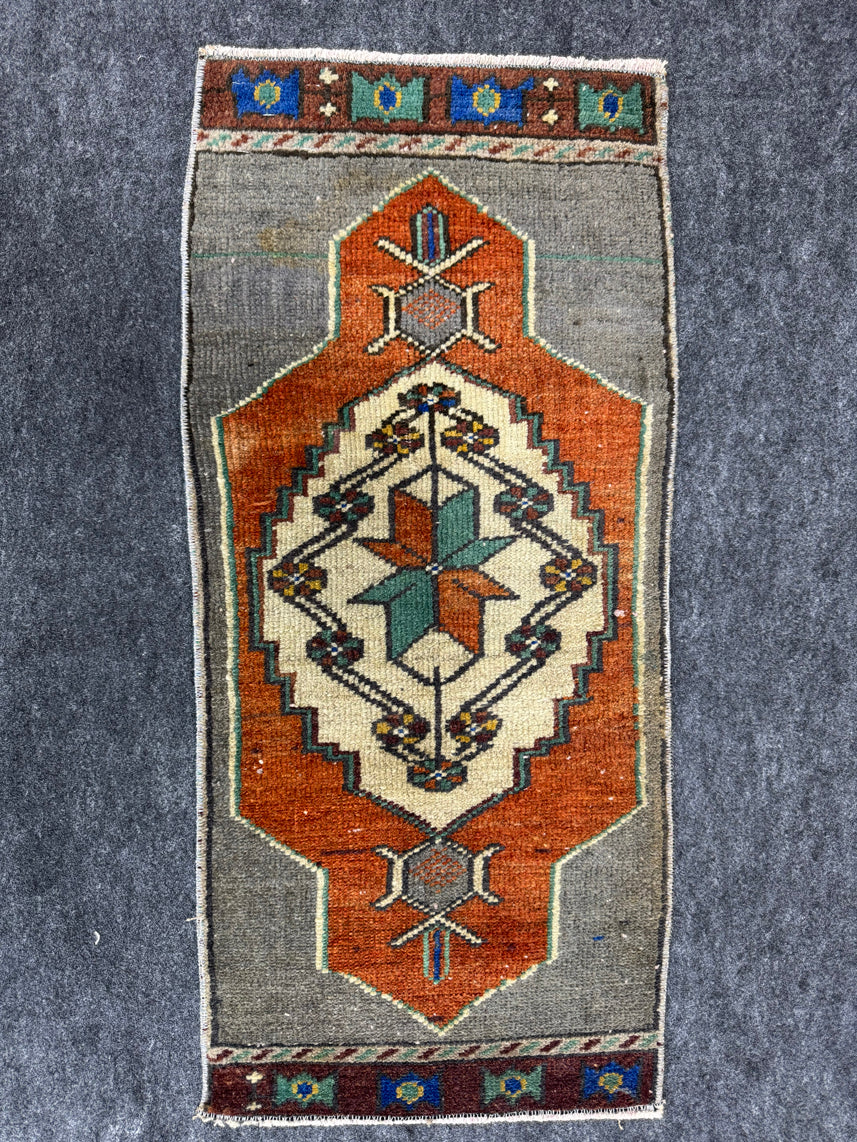Turkish Yastik Rug 1'3" x 2'8" #23845