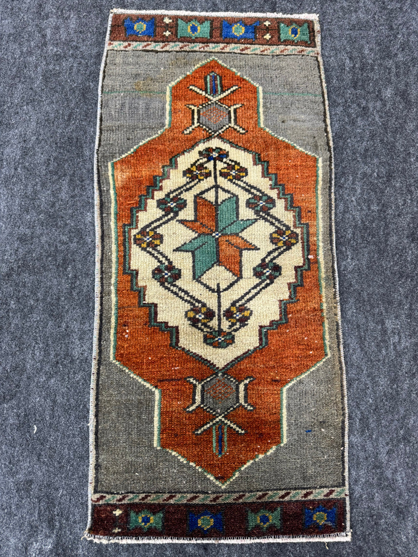 Turkish Yastik Rug 1'3" x 2'8" #23845