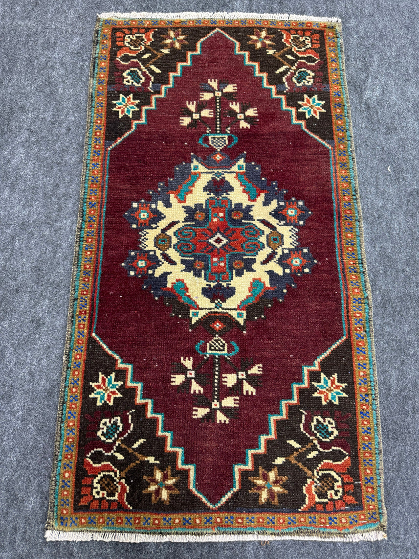 Turkish Yastik Rug 1'6" x 2'10" #23856