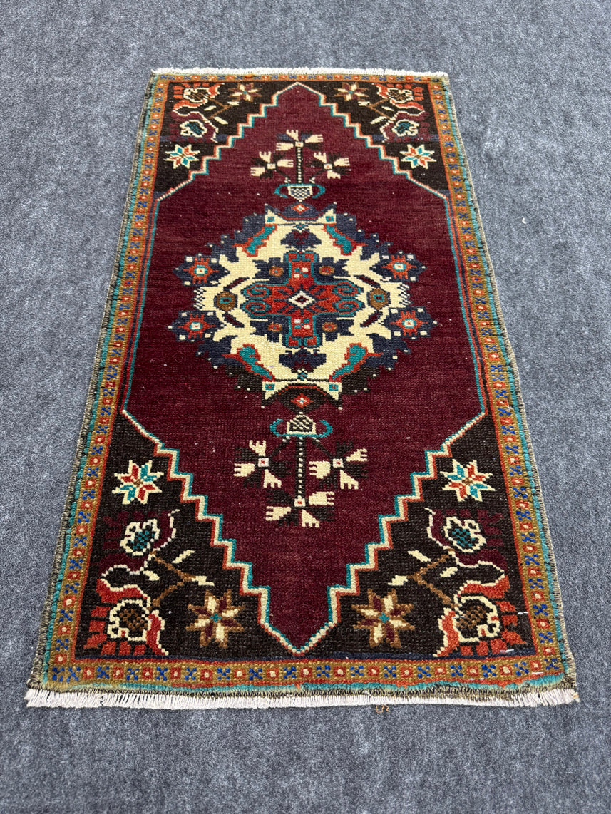 Turkish Yastik Rug 1'6" x 2'10" #23856