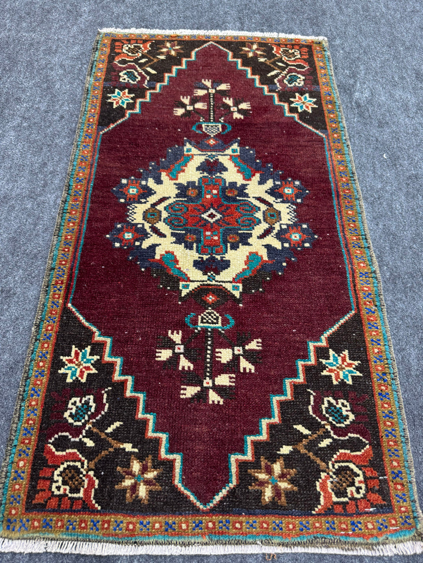 Turkish Yastik Rug 1'6" x 2'10" #23856