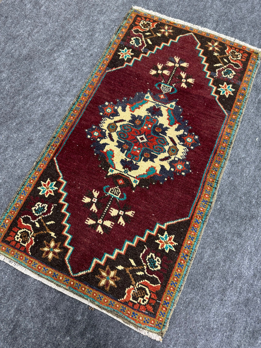 Turkish Yastik Rug 1'6" x 2'10" #23856