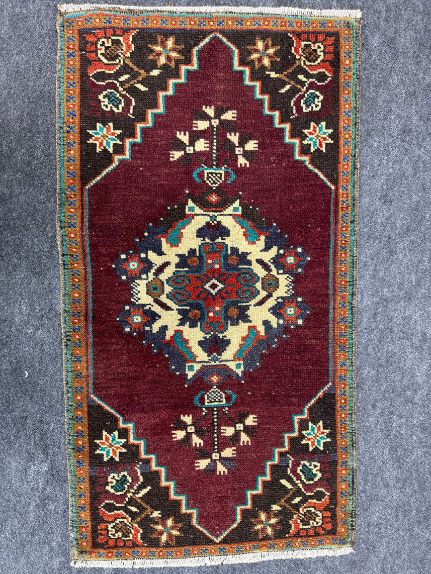 Turkish Yastik Rug 1'6" x 2'10" #23856