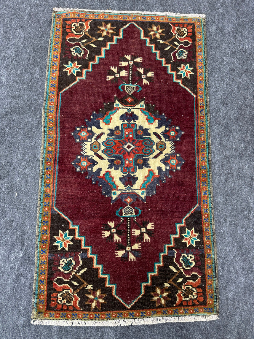 Turkish Yastik Rug 1'6" x 2'10" #23856