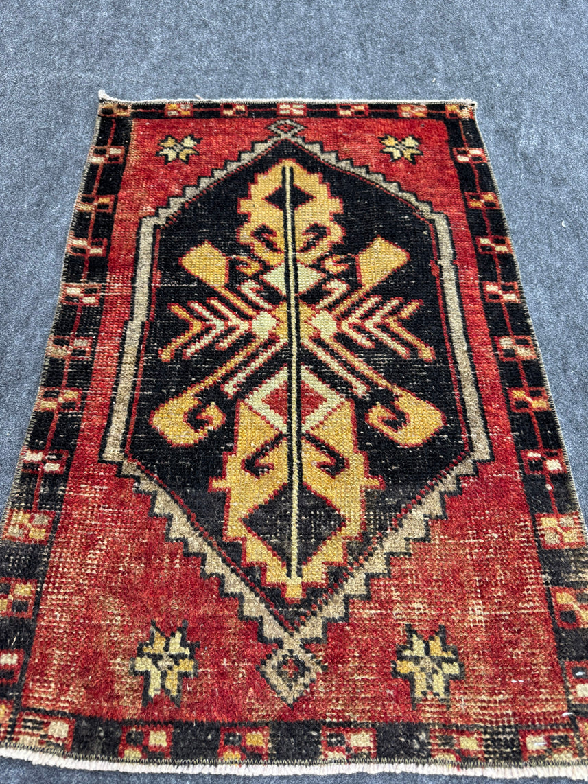 Turkish Yastik Rug 1'10" x 2'8" #23857