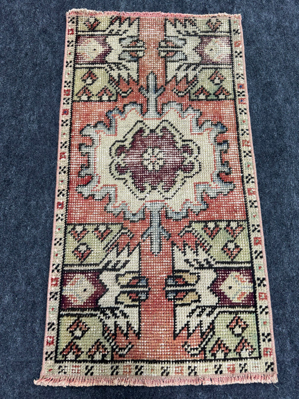 Turkish Yastik Rug 1'6" x 2'9" #23847