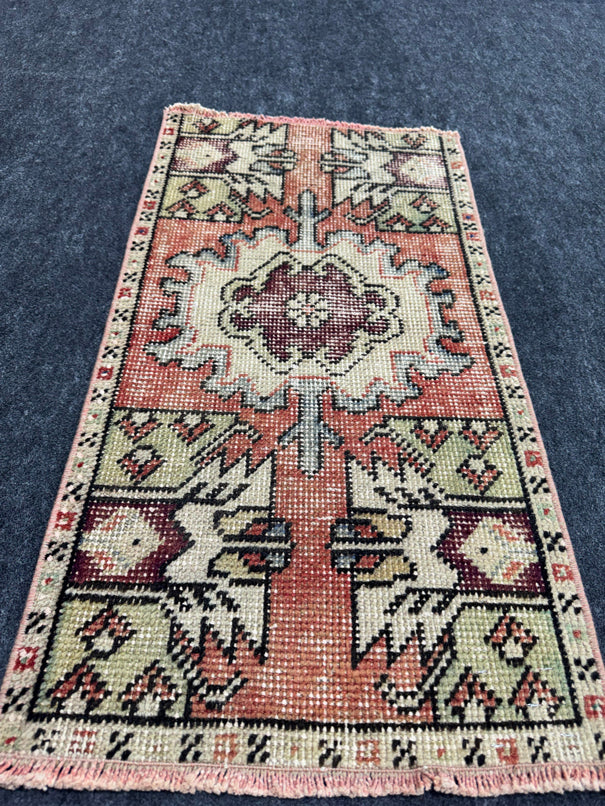 Turkish Yastik Rug 1'6" x 2'9" #23847
