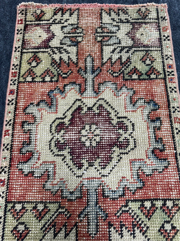 Turkish Yastik Rug 1'6" x 2'9" #23847