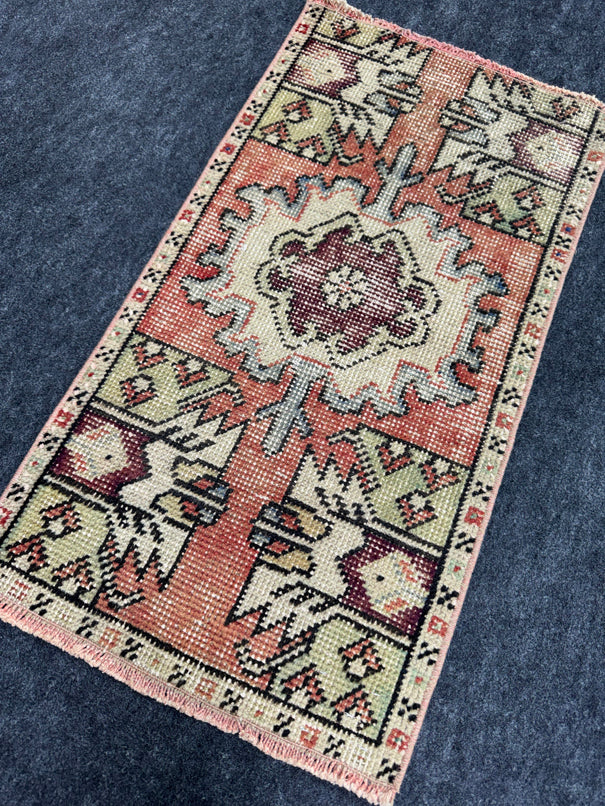 Turkish Yastik Rug 1'6" x 2'9" #23847