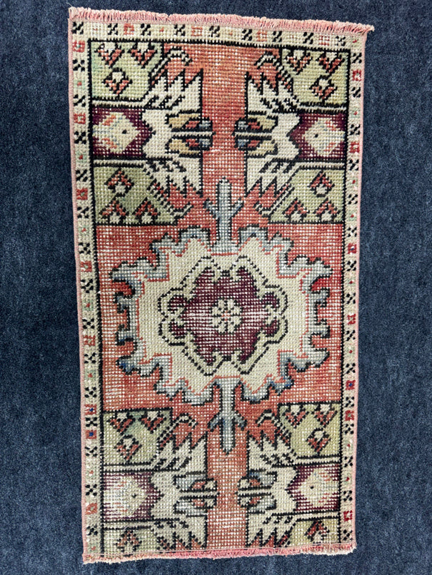 Turkish Yastik Rug 1'6" x 2'9" #23847