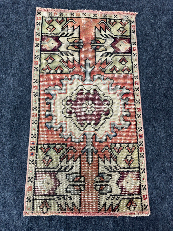 Turkish Yastik Rug 1'6" x 2'9" #23847