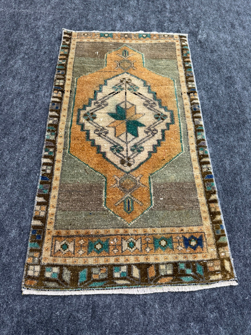 Turkish Yastik Rug 1'5" x 2'8" #23849