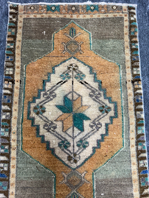 Turkish Yastik Rug 1'5" x 2'8" #23849
