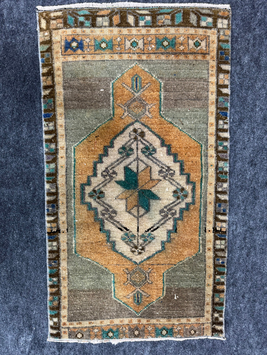 Turkish Yastik Rug 1'5" x 2'8" #23849