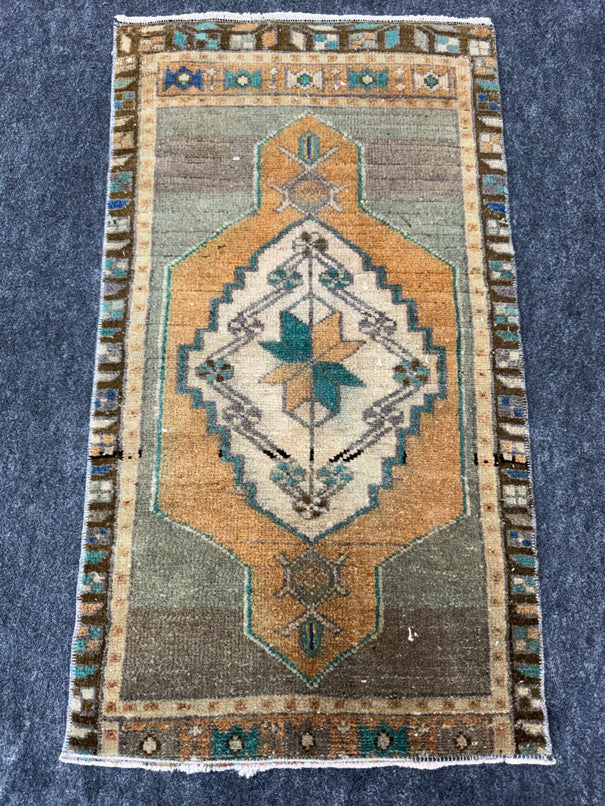 Turkish Yastik Rug 1'5" x 2'8" #23849