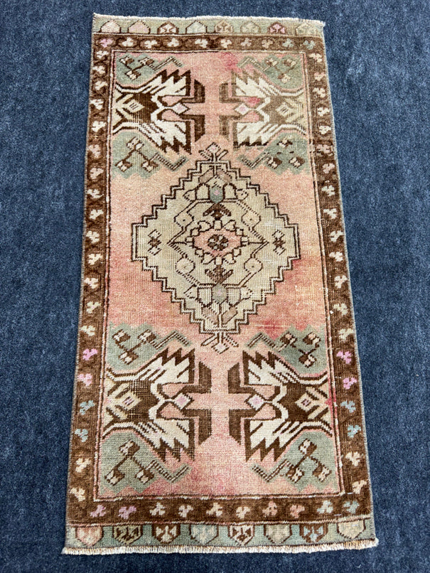 Turkish Yastik Rug 1'5" x 2'11" #23851