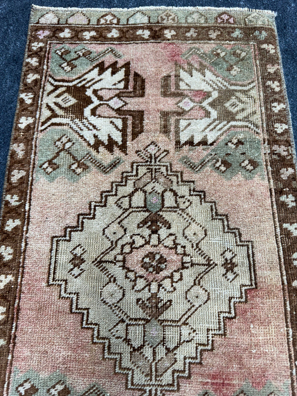 Turkish Yastik Rug 1'5" x 2'11" #23851