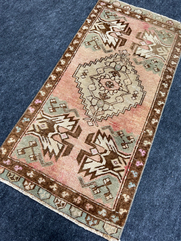 Turkish Yastik Rug 1'5" x 2'11" #23851