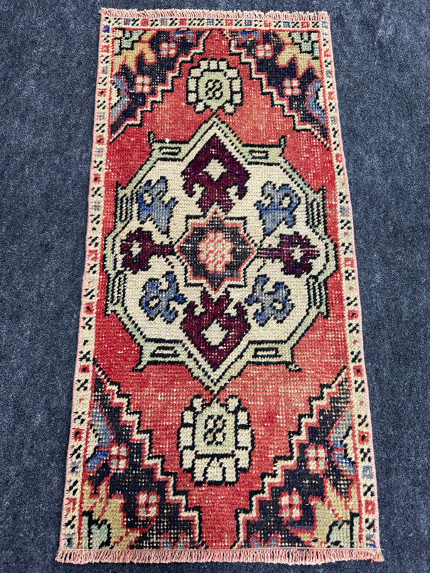 Turkish Yastik Rug 1'4" x 2'10" #23850