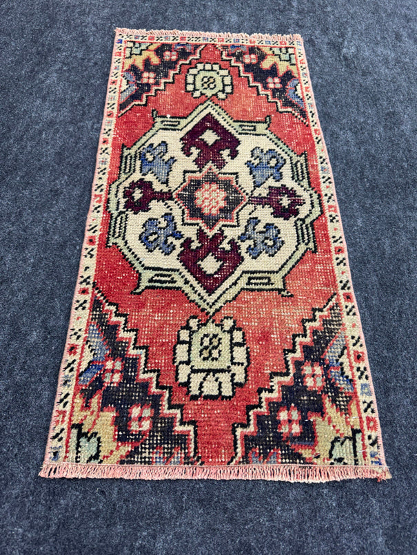 Turkish Yastik Rug 1'4" x 2'10" #23850