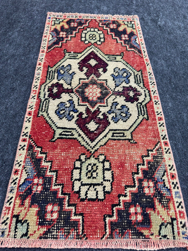 Turkish Yastik Rug 1'4" x 2'10" #23850