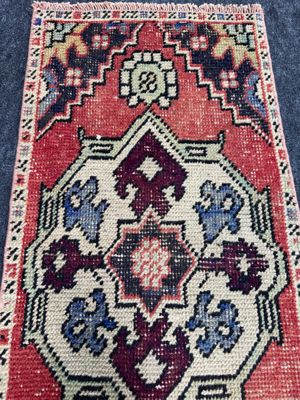 Turkish Yastik Rug 1'4" x 2'10" #23850