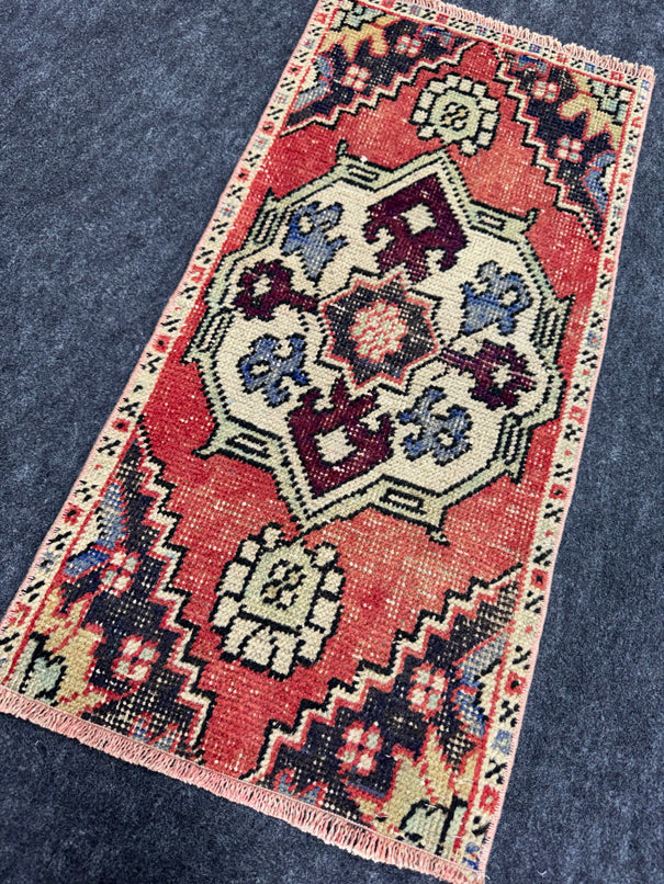 Turkish Yastik Rug 1'4" x 2'10" #23850