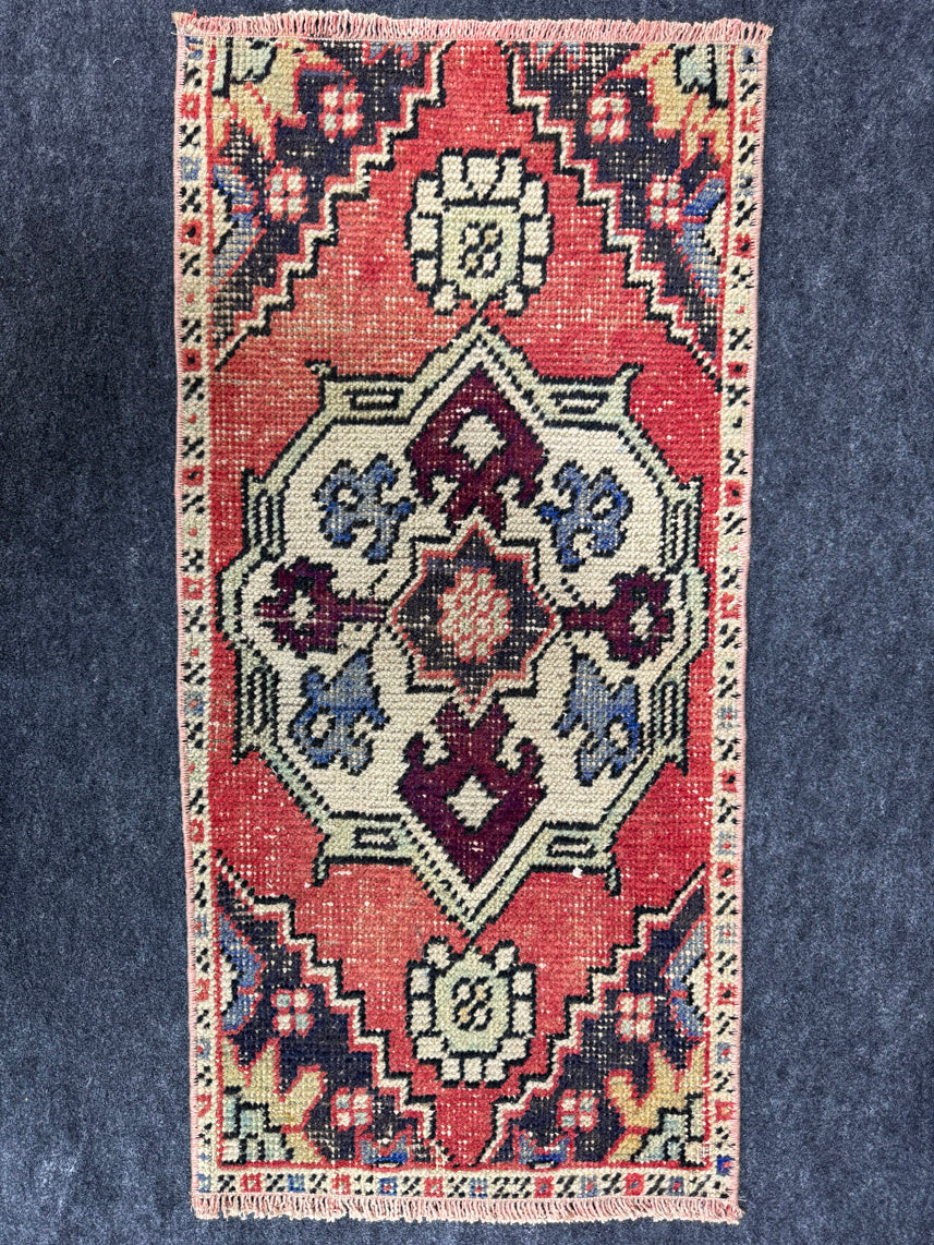 Turkish Yastik Rug 1'4" x 2'10" #23850