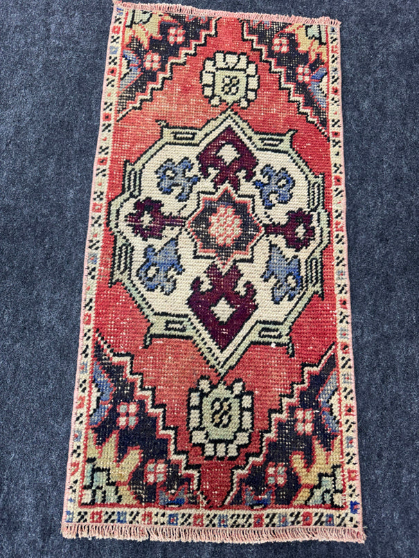 Turkish Yastik Rug 1'4" x 2'10" #23850