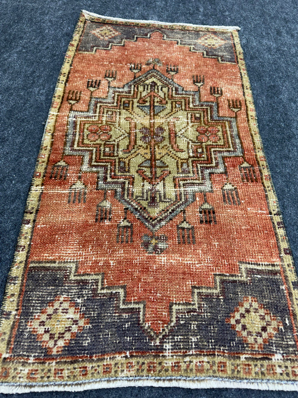 Turkish Yastik Rug 1'7" x 3' #23852