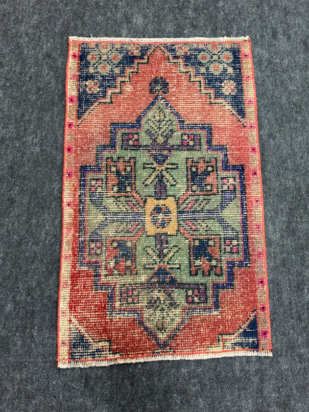 Turkish Yastik Rug 1'8" x 2'8" #23837