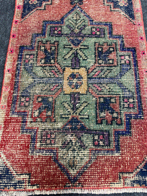 Turkish Yastik Rug 1'8" x 2'8" #23837