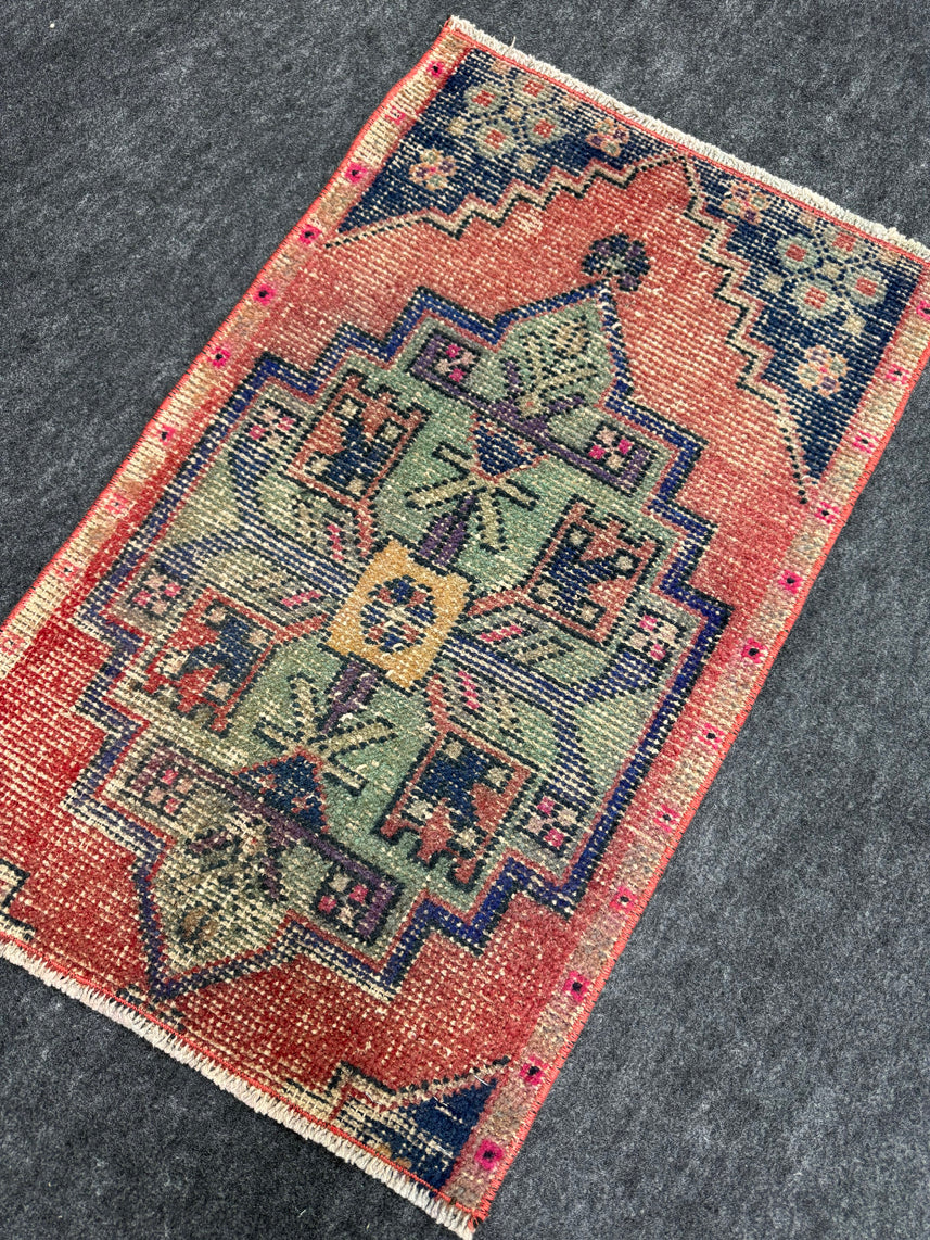Turkish Yastik Rug 1'8" x 2'8" #23837