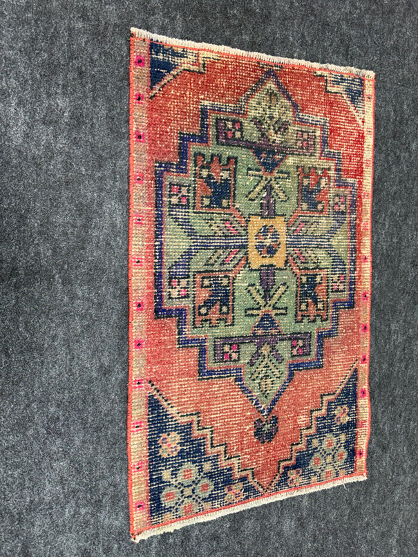 Turkish Yastik Rug 1'8" x 2'8" #23837