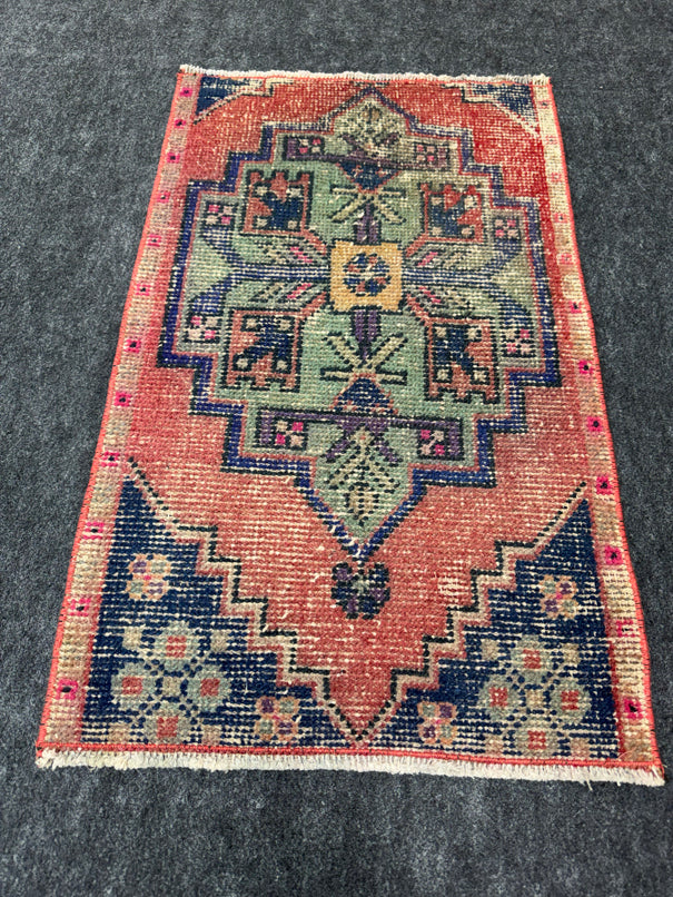 Turkish Yastik Rug 1'8" x 2'8" #23837